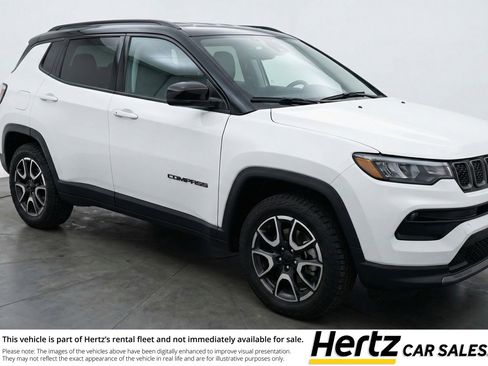 Used 2025 Jeep Compass Trailhawk image 1