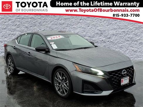 Used 2024 Nissan Altima 2.0 SR image 1