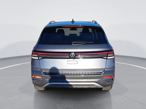 New 2026 Volkswagen Taos SE image 4