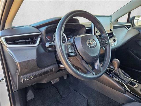 Used 2021 Toyota Corolla LE image 10