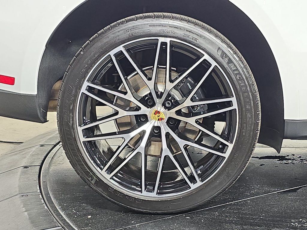 Certified 2026 Porsche Macan AWD/4WD image 29