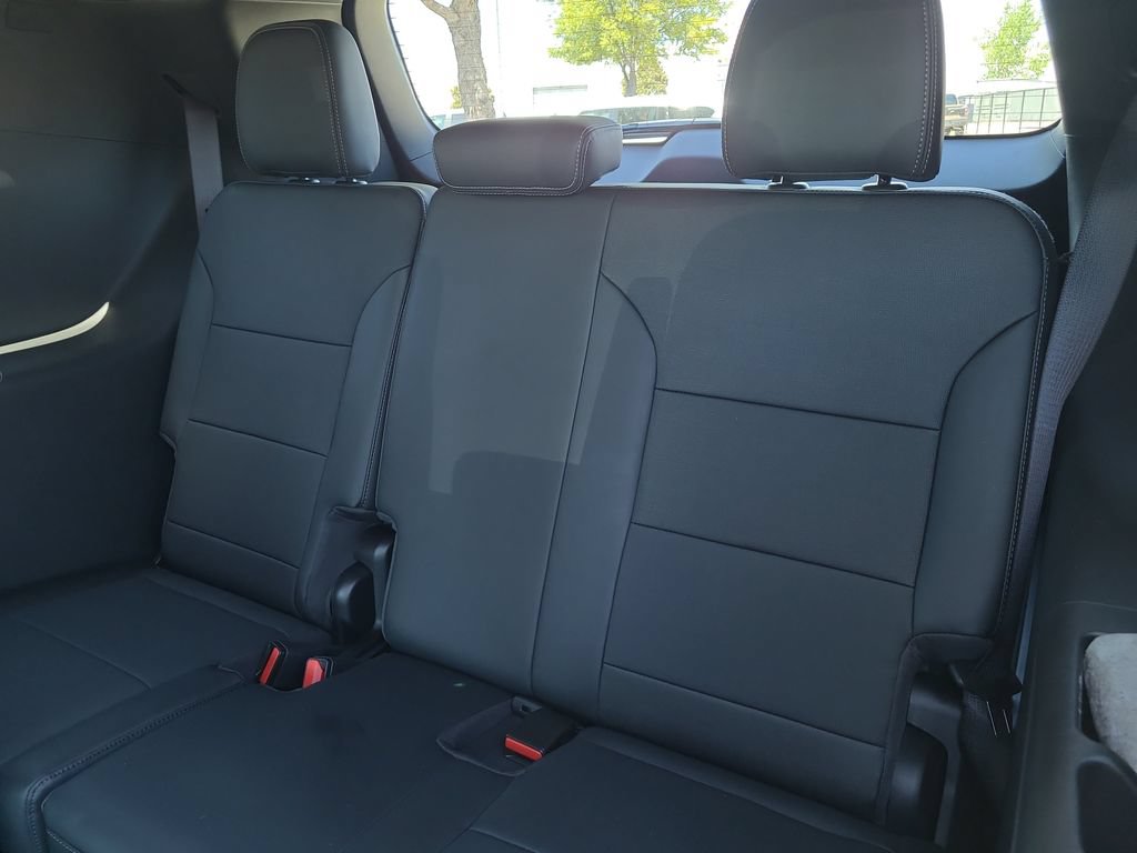Used 2025 Buick Enclave Preferred FWD image 11