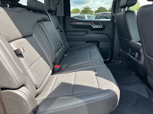 Used 2024 Chevrolet Silverado 1500 LT Trail Boss w/ LT Trail Boss Premium Package AWD/4WD image 15