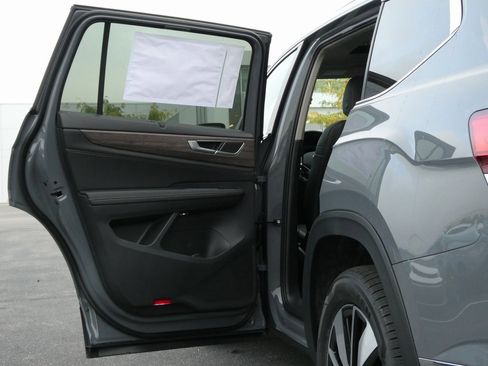 New 2026 Volkswagen Atlas SEL image 38