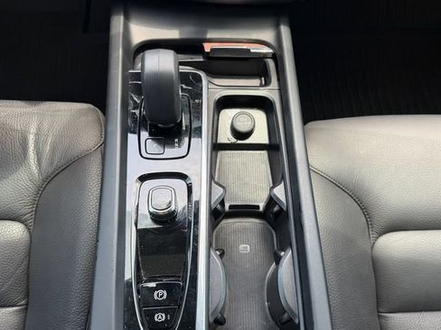 Certified 2023 Volvo XC60 B5 Plus w/ Protection Package Premier FWD image 19