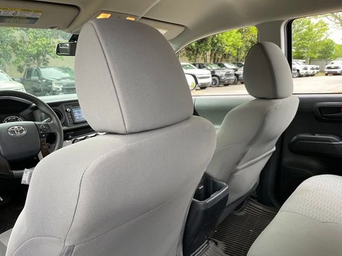 Used 2019 Toyota Tacoma SR w/ SR Convenience Package RWD image 27