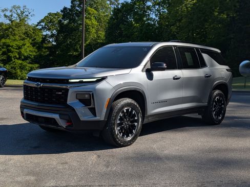 Used 2024 Chevrolet Traverse Z71 w/ Enhanced Driving Package image 5