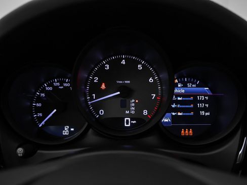 Certified 2026 Porsche Macan S AWD/4WD image 34