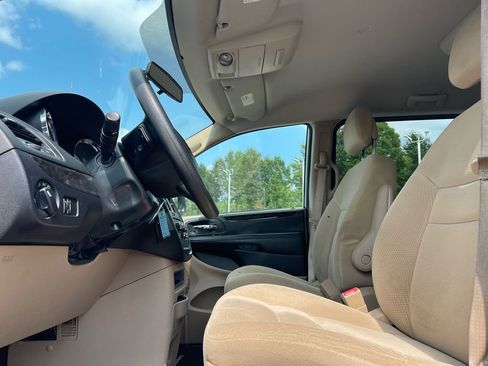 Used 2016 Dodge Grand Caravan SE w/ Quick Order Package 29E SE image 9