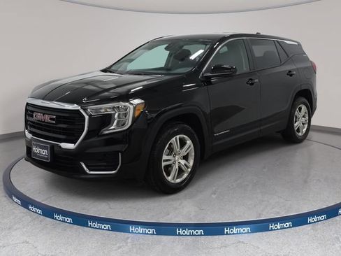 Used 2024 GMC Terrain SLE AWD/4WD image 1