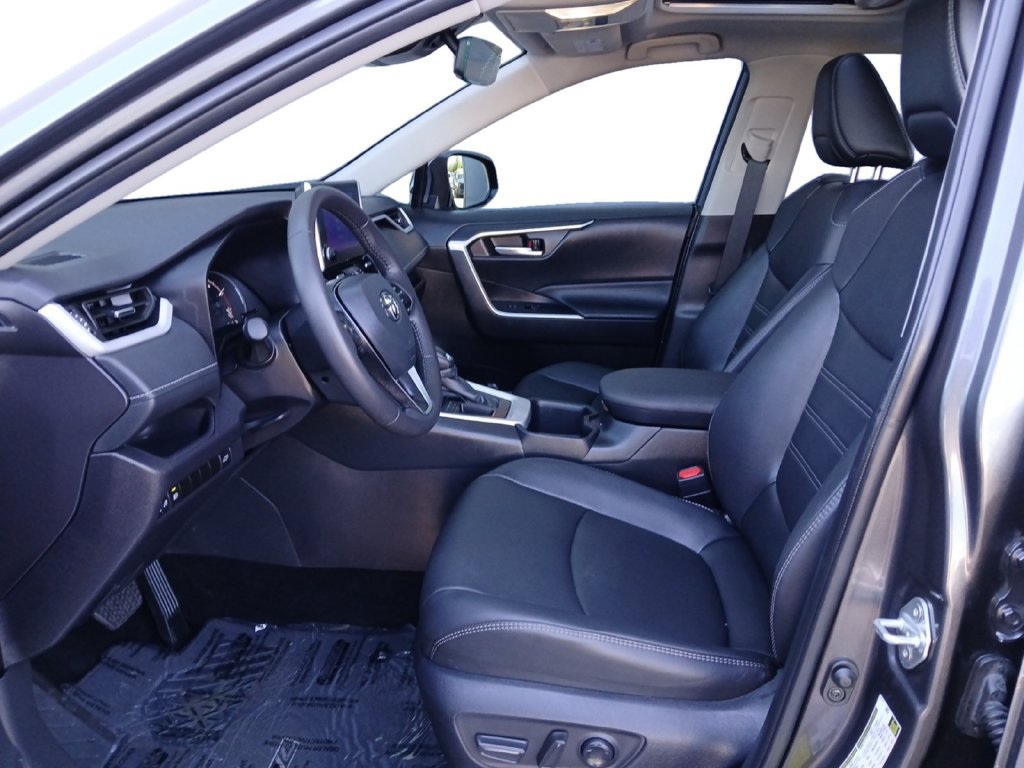 Used 2025 Toyota RAV4 XLE Premium FWD image 19