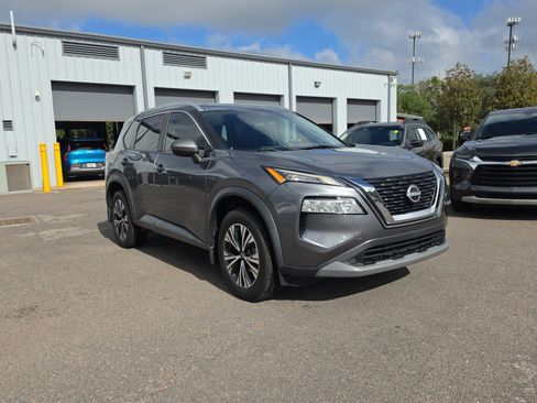 Used 2022 Nissan Rogue SV w/ SV Premium Package FWD image 2