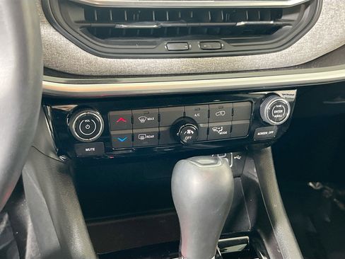 Used 2022 Jeep Compass Latitude image 15