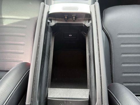 Used 2025 Mercedes-Benz GLC 300 4MATIC image 27