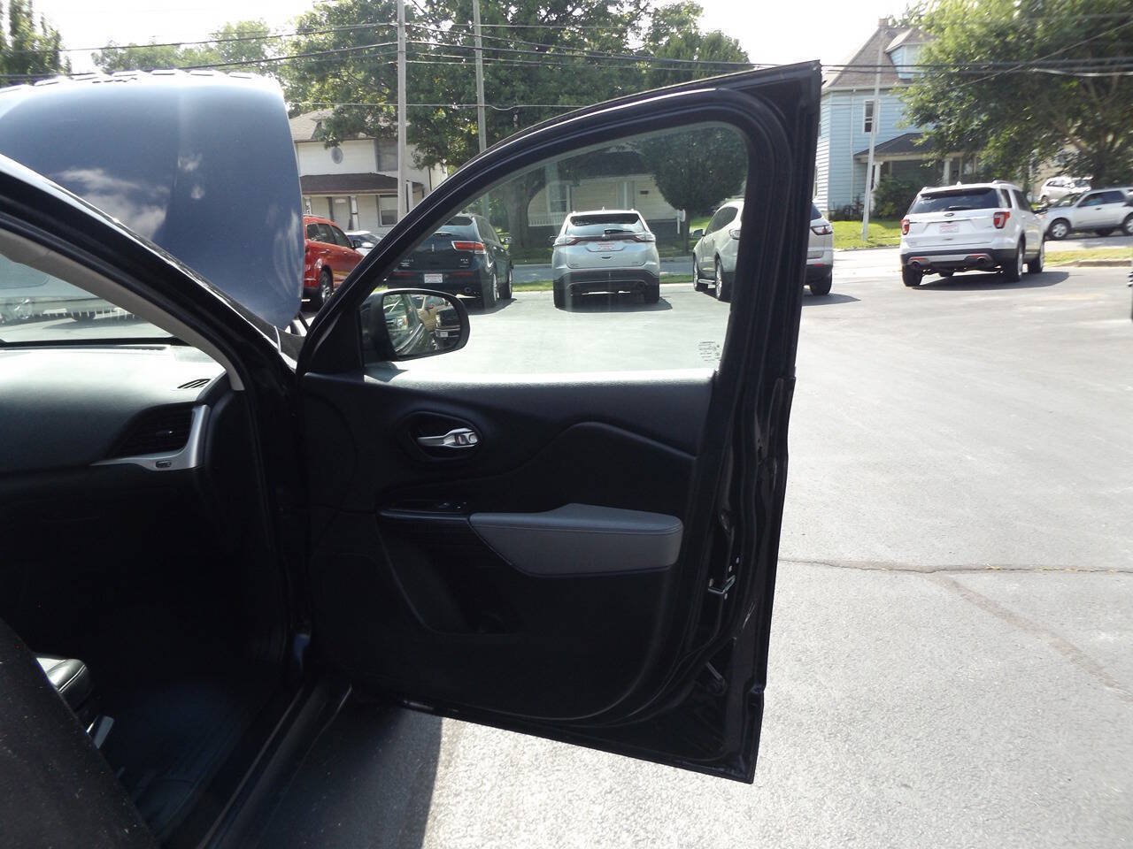 Used 2014 Jeep Cherokee Limited FWD image 27