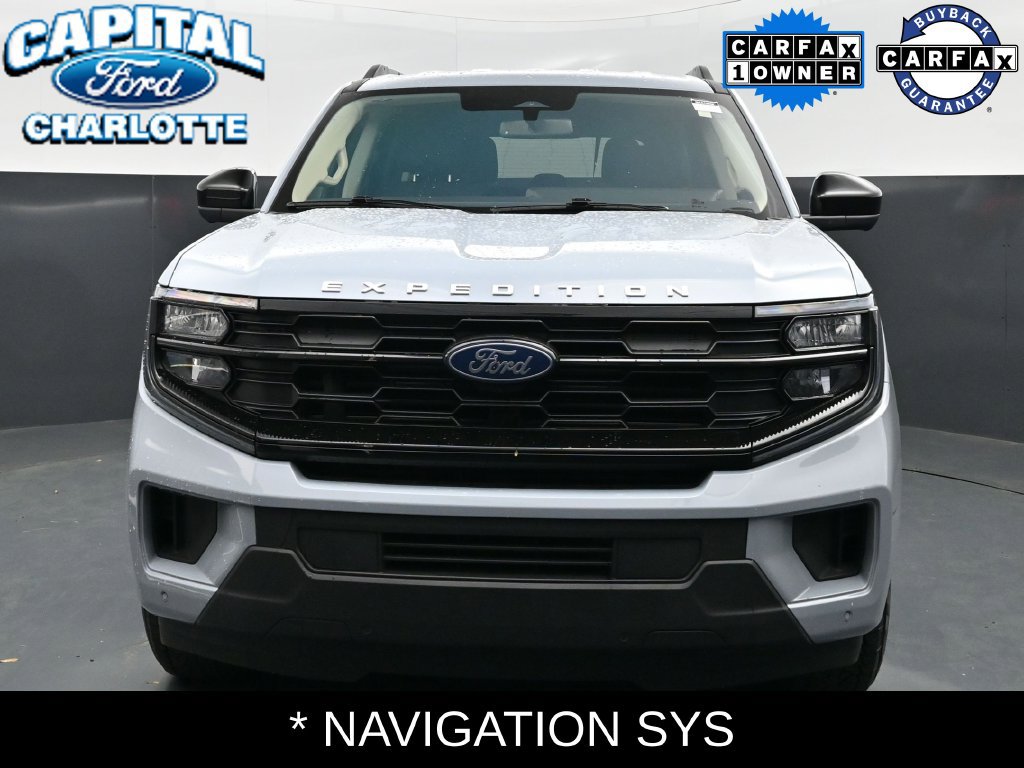 Used 2025 Ford Expedition Active AWD/4WD image 3