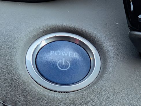 Used 2021 Toyota Highlander LE image 22