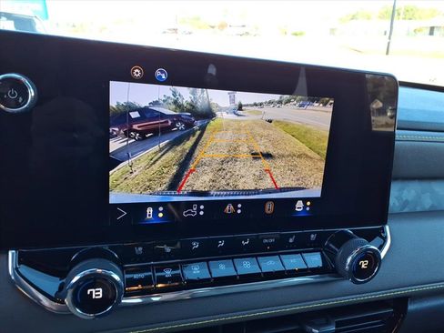 Used 2025 Chevrolet Colorado ZR2 w/ Technology Package image 18