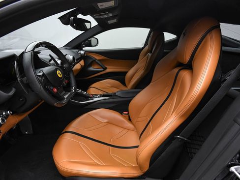 Used 2018 Ferrari 812 Superfast RWD image 11