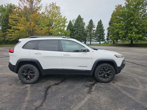 Used 2017 Jeep Cherokee Trailhawk w/ Cold Weather Group AWD/4WD image 7