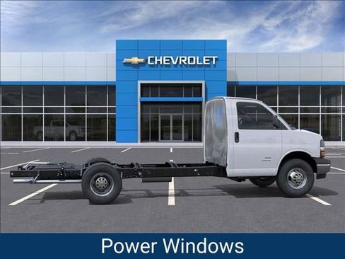 New 2025 Chevrolet Express 4500 w/ Power Convenience Package image 5