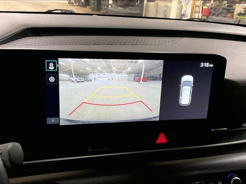 Used 2025 Kia Carnival FWD image 20