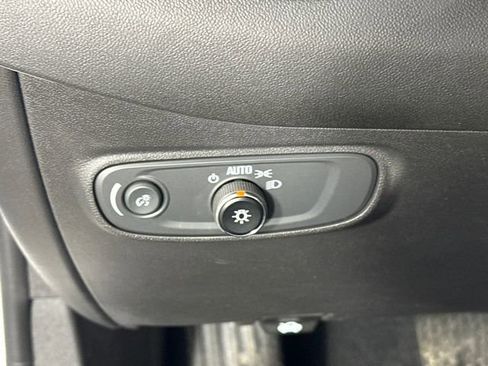 Used 2023 Chevrolet Equinox LS image 19