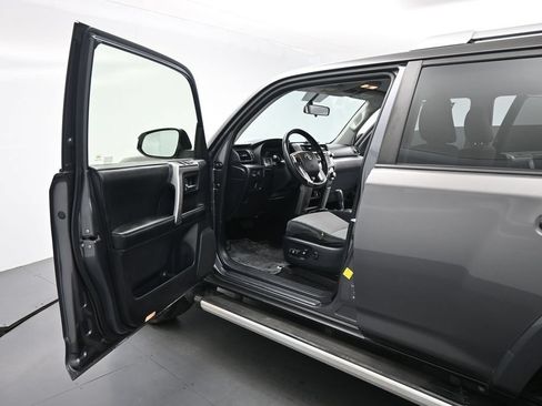 Used 2014 Toyota 4Runner SR5 RWD image 8