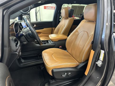 Used 2022 Chrysler Pacifica Pinnacle image 6