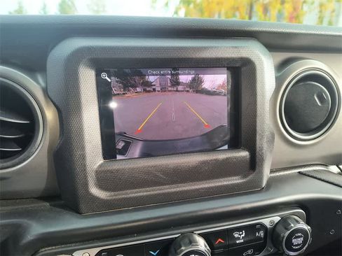 Used 2023 Jeep Gladiator Sport image 17