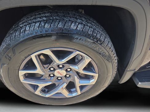 Used 2023 GMC Sierra 1500 SLT w/ SLT Premium Package AWD/4WD image 9
