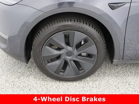 Used 2024 Tesla Model Y Long Range image 11