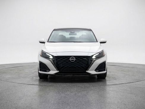 Used 2025 Nissan Altima 2.5 SV image 2