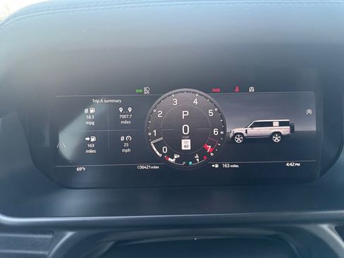 Used 2024 Land Rover Defender 130 X-Dynamic SE image 18