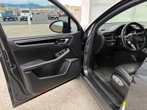 Used 2020 Porsche Macan image 13