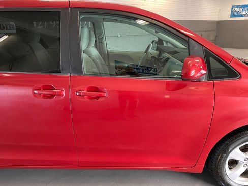 Used 2012 Toyota Sienna LE image 16