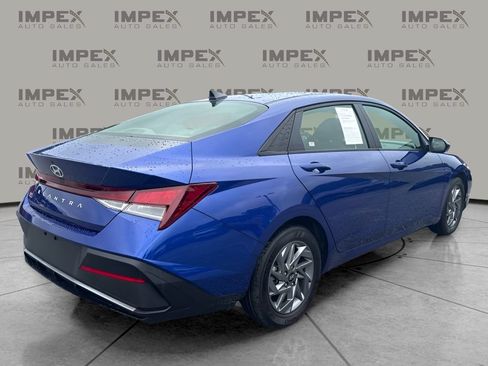 Used 2024 Hyundai Elantra SEL FWD image 3