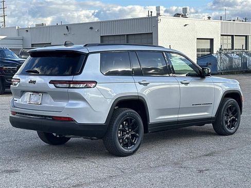 New 2025 Jeep Grand Cherokee L Altitude image 3