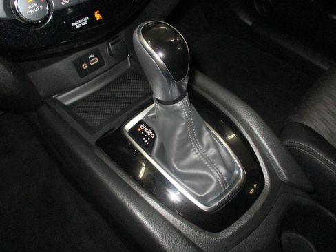 Used 2020 Nissan Rogue SV image 26