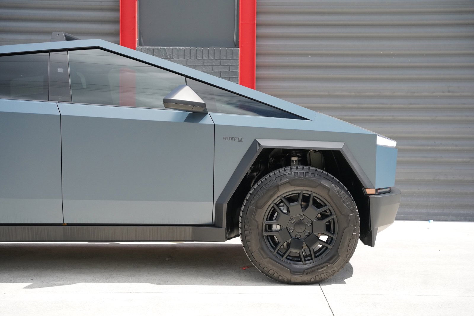 Used 2024 Tesla Cybertruck AWD Crew Cab image 4