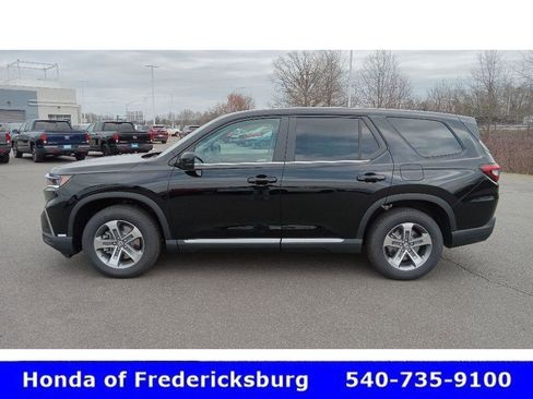 Used 2025 Honda Pilot EX-L image 8