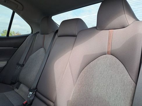 Used 2018 Toyota Camry LE image 8