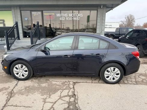 Used 2015 Chevrolet Cruze LS image 2