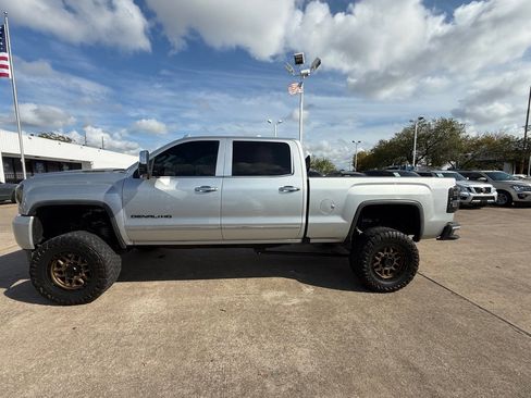 Used 2017 GMC Sierra 2500 Denali w/ Duramax Plus Package image 4