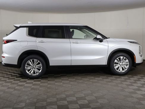 New 2026 Mitsubishi Outlander ES FWD image 16