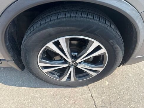 Used 2018 Nissan Rogue SL w/ Premium Package FWD image 9