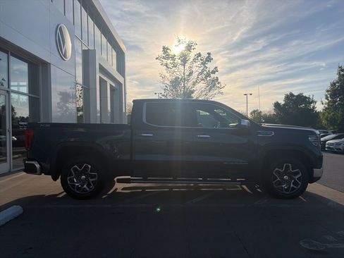 Used 2023 GMC Sierra 1500 SLT w/ SLT Premium Package AWD/4WD image 9