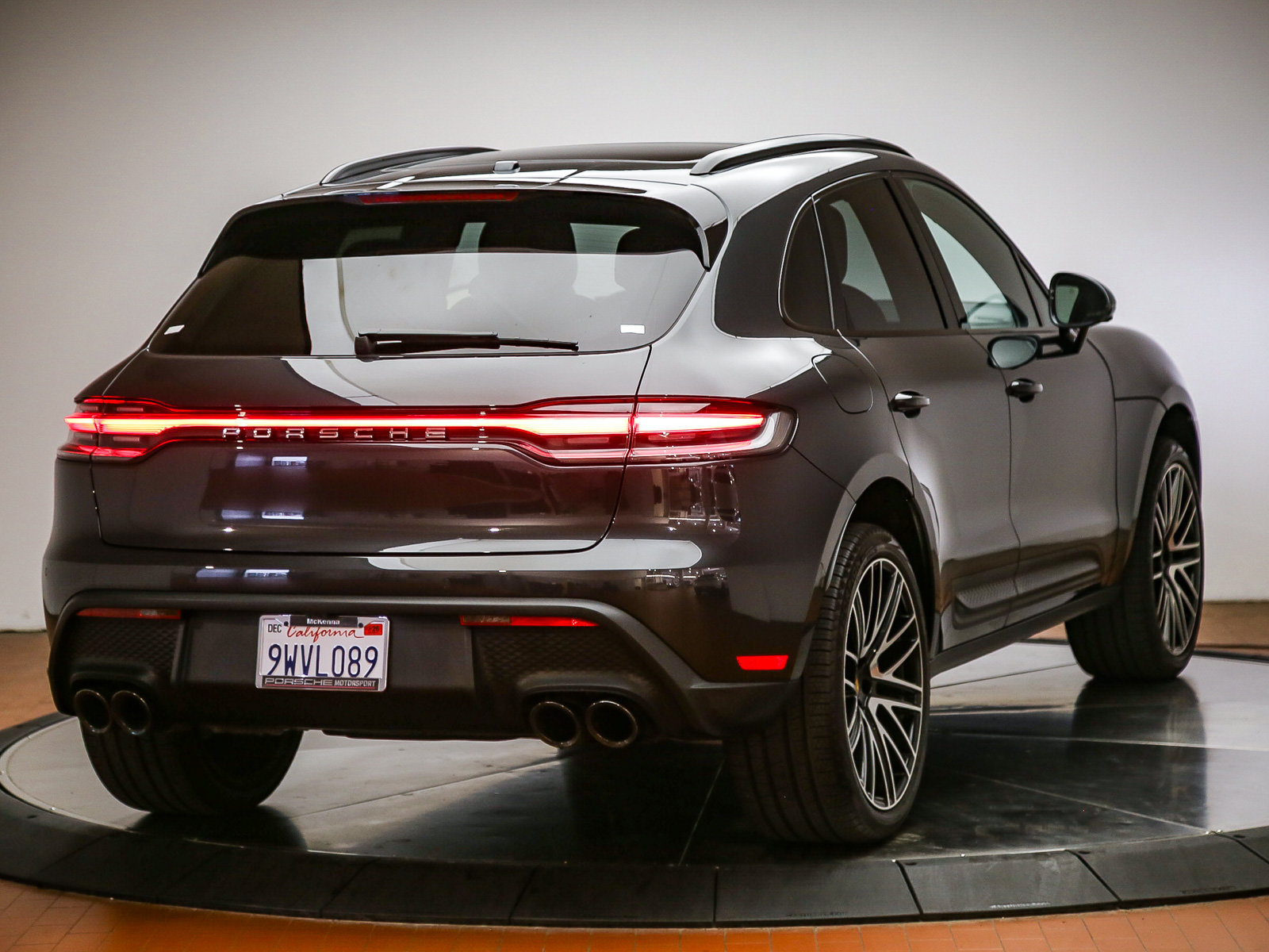 Certified 2026 Porsche Macan AWD/4WD image 7