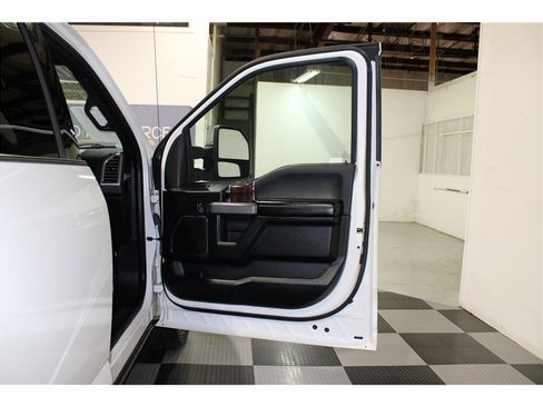 Used 2017 Ford F150 Platinum w/ Equipment Group 701A Luxury image 25