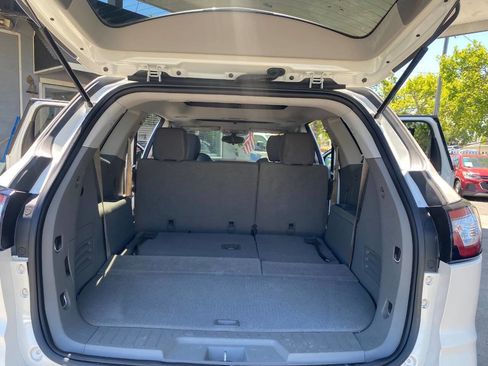 Used 2015 Chevrolet Traverse LT w/ Style and Technology Package FWD image 20